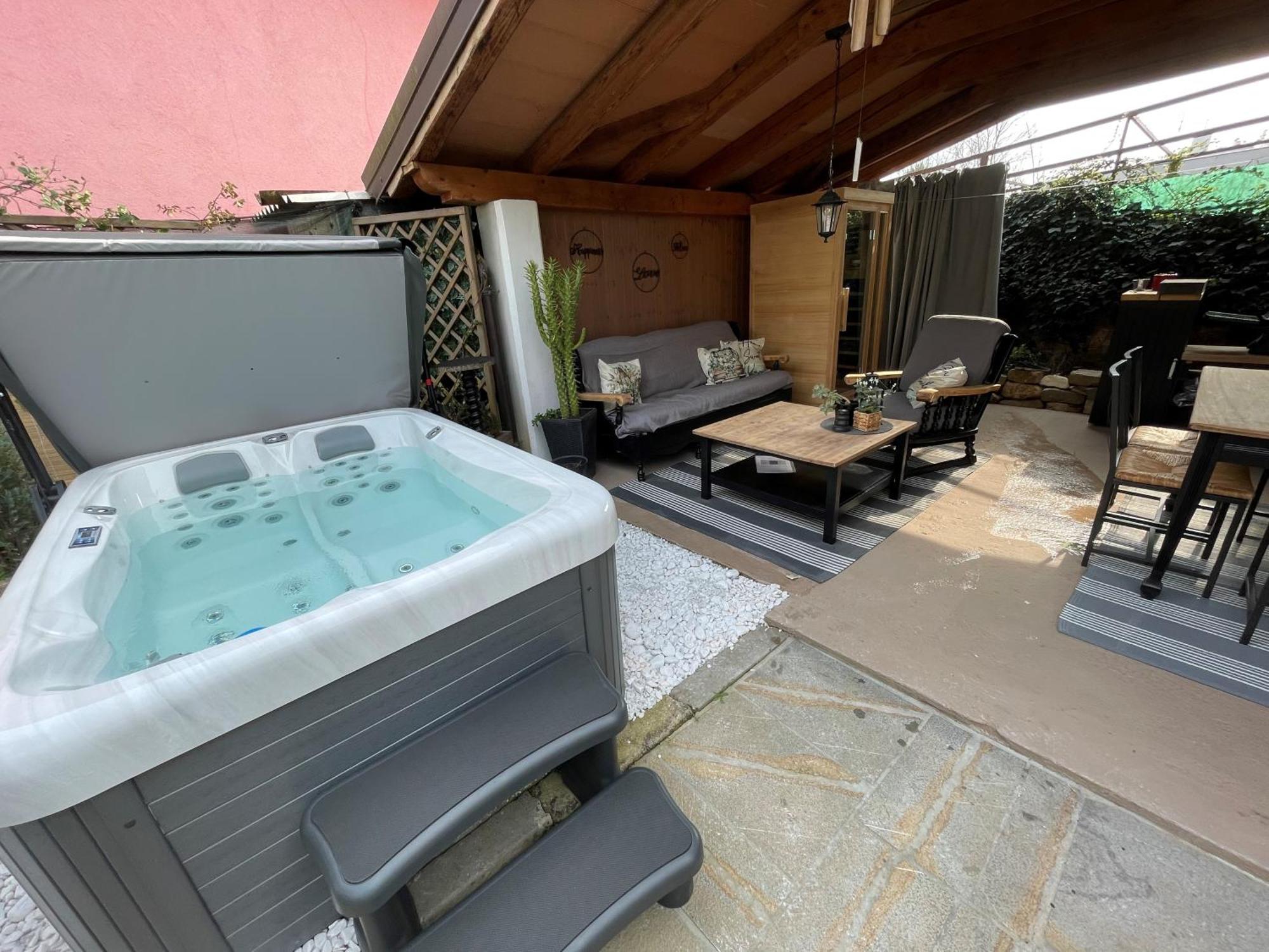Villa Noa Jacuzzi & Sauna Izola Esterno foto